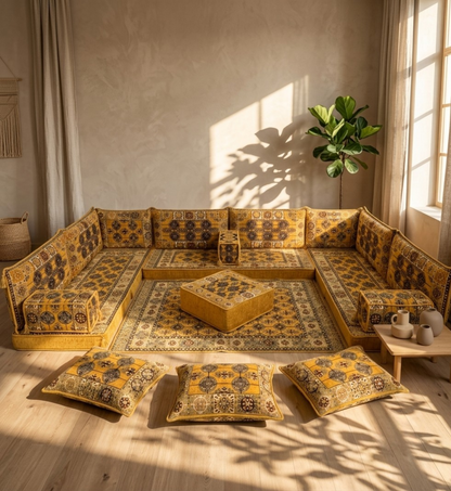 Brocade-Muster auf eleganter Stoffbahn von Majlis-Home, detaillierte Textur und klassische Muster für stilvolle Dekorationen