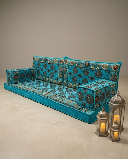 Brocade Mustertapete von Majlis-Home mit eleganten goldenen Mustern auf dunkelblauem Hintergrund, dekoratives Wanddesign