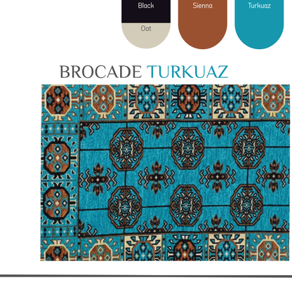 Brocade-Muster auf einem Stoff von Majlis-Home, detaillierte goldene Stickerei auf dunkelblauem Hintergrund