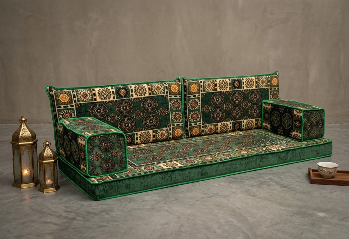 Brocade-Muster von Majlis-Home, reich verzierte Stoffbahn mit traditionellen Mustern, ideal für Heimdekoration oder Textildesign