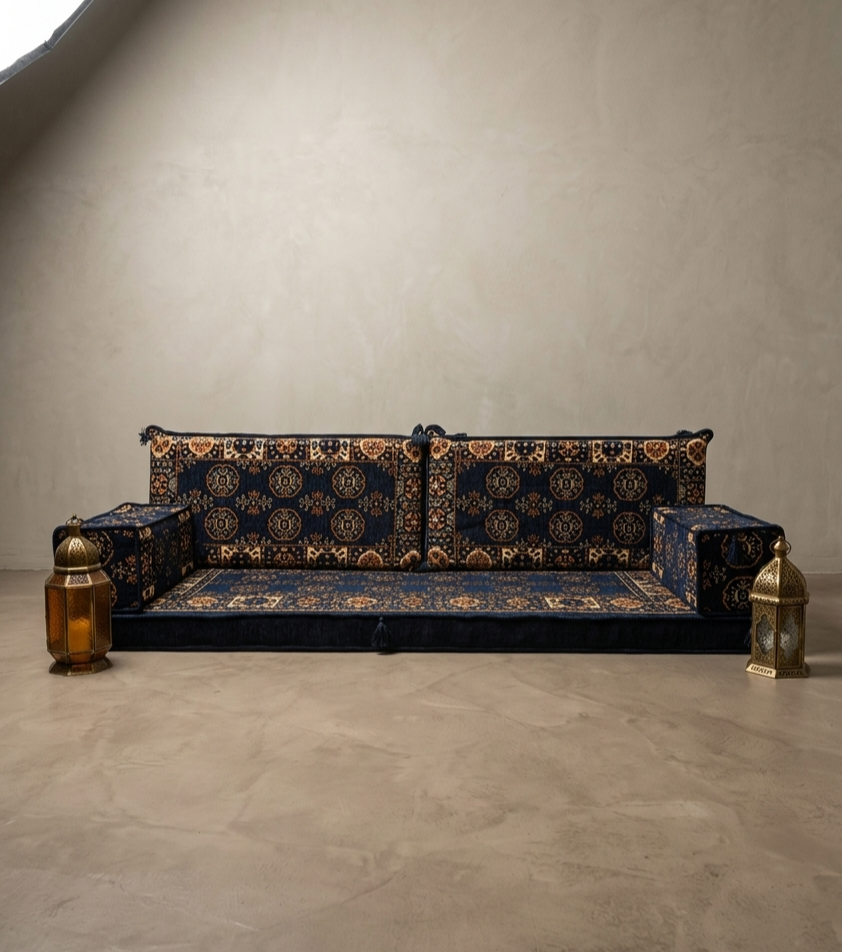 Elegante Brocade-Textil von Majlis-Home mit detailliertem, ornamentalem Muster in lebendigen Farben, ideal für Dekorationszwecke
