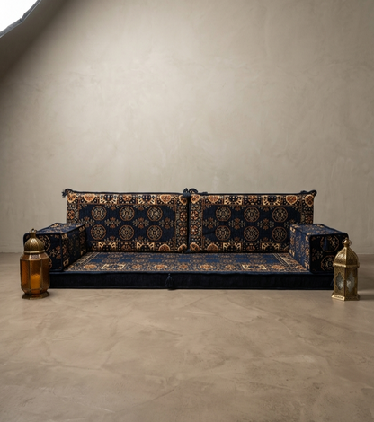 Elegante Brocade-Textil von Majlis-Home mit detailliertem, ornamentalem Muster in lebendigen Farben, ideal für Dekorationszwecke