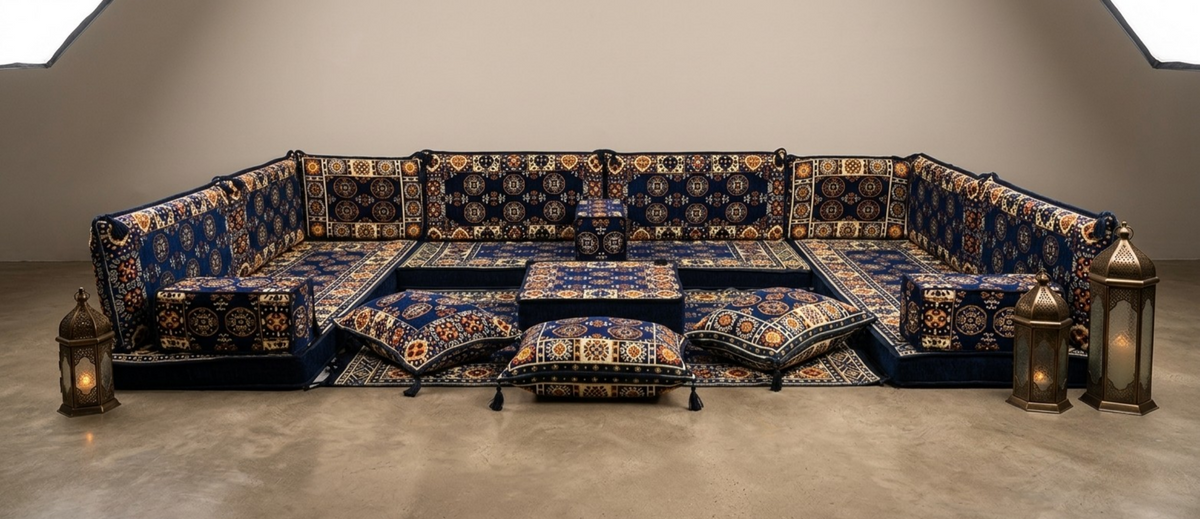 Majlis-Home Brocade Stoffmuster in goldfarbenen, reichen Verzierungen für dekorative Polster und Vorhänge.