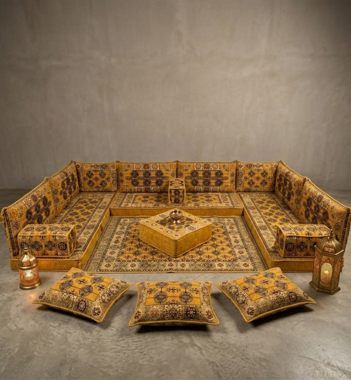 Brocade-Bettwäsche von Majlis-Home mit elegantem, gemustertem Stoff in warmen Farbtönen.