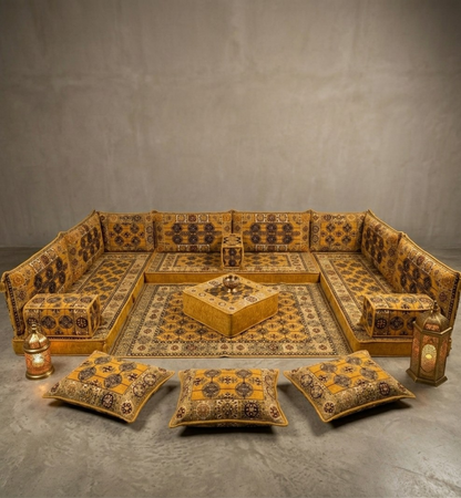 Brocade-Bettwäsche von Majlis-Home mit elegantem, gemustertem Stoff in warmen Farbtönen.